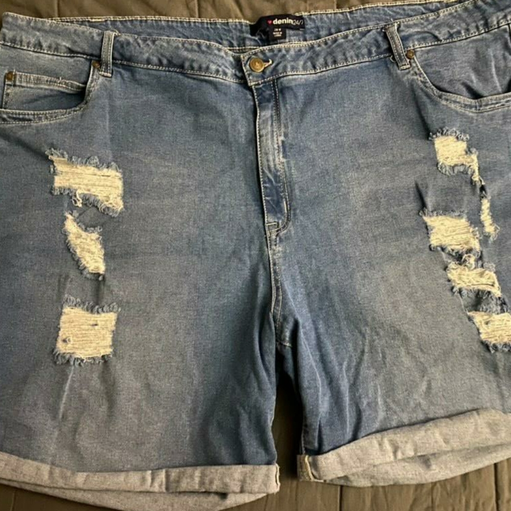 Womens denim shorts size 28